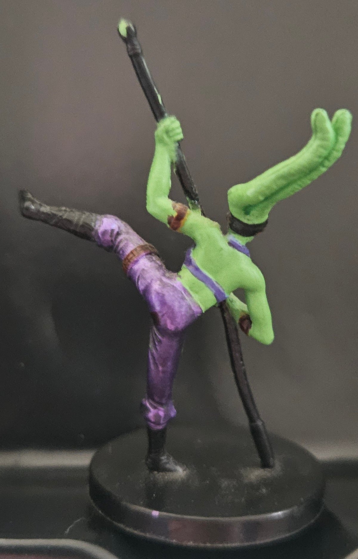 Twi’lek Bodyguard Miniature